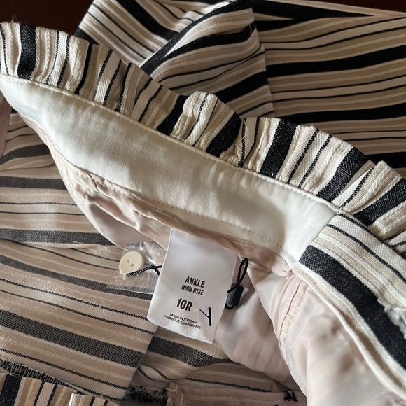 Express NEW ankle, high rise, ruffled waist, 10R pant - Picture 14 of 16